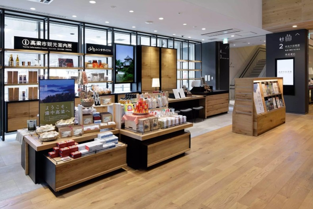 高梁市観光案内所（高梁市図書館内）